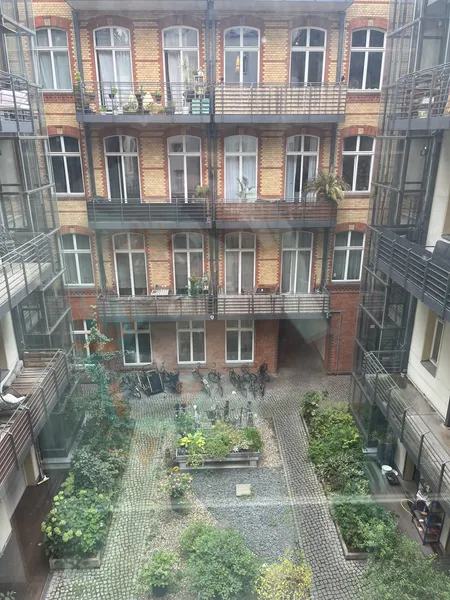 Wohnen mit Charakter: 3-Zimmer-Wohnung in der Warschauer Straße — photo 1